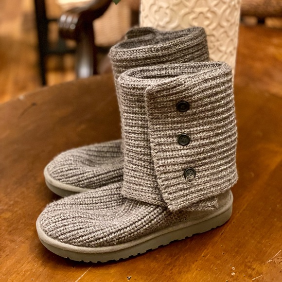 GREY  SWEATER UGG BOOTS SIZE 7! - Picture 2 of 12